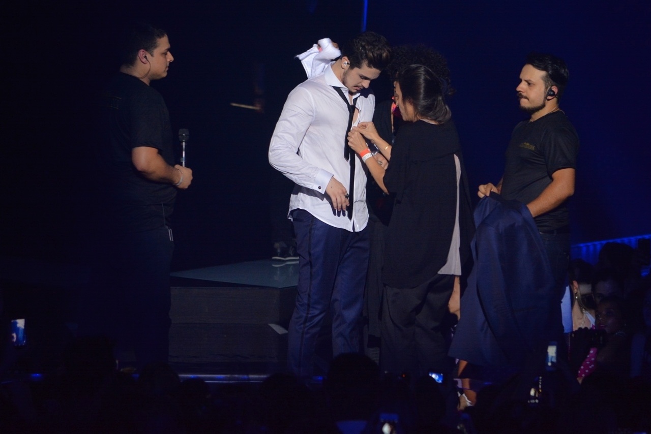 17.dez.2014 - Luan Santana grava seu quarto DVD em grande show no Estúdio Quanta, zona oeste de São Paulo, na noite desta quinta-feira - Araújo, Caio Duran e Eduardo Martins/CDC Shows e Eventos