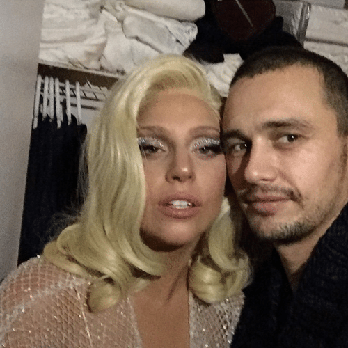 18.dez.2014 - James Franco faz selfie com Lady Gaga e mostra a imagem em sua conta do Instagram, na madrugada desta quinta-feira. "Feliz Chanucá", disse ele
