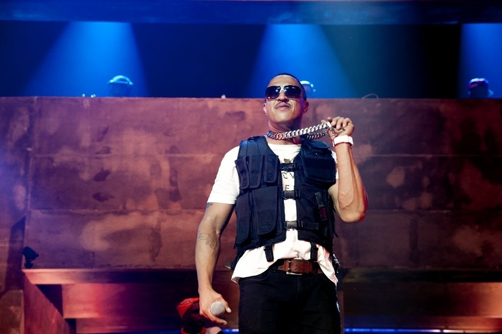 21.dez.2014 - Mano Brown comanda show de lançamento do disco Cores & Valores, do Racionais MCs, no Espaço das Américas, em São Paulo. Negra Li se apresentou antes do grupo de rap - Lucas Lima/UOLLucas Lima/UOL