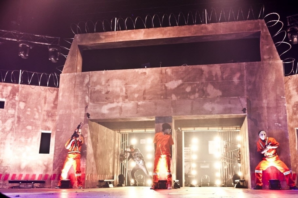 21.dez.2014 - Mano Brown comanda show de lançamento do disco Cores & Valores, do Racionais MCs, no Espaço das Américas, em São Paulo. Negra Li se apresentou antes do grupo de rap - Lucas Lima/UOL