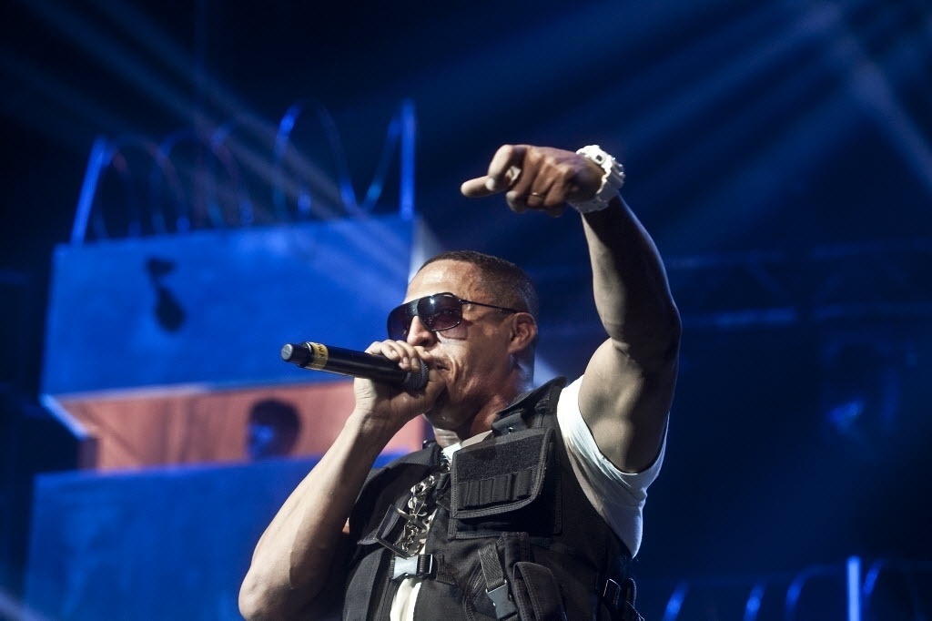 21.dez.2014 - Mano Brown comanda show de lançamento do disco Cores & Valores, do Racionais MCs, no Espaço das Américas, em São Paulo. Negra Li se apresentou antes do grupo de rap - Lucas Lima/UOL