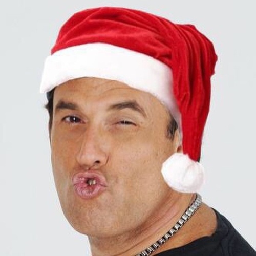 24.dez.2014 - "Rá, Feliz Natal!", deseja Sergio Mallandro em seu melhor estilo