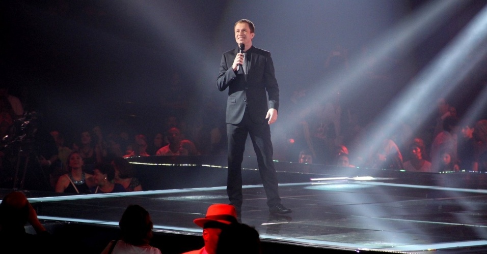25.dez.2014 - O apresentador Thiago Leifert no palco do "The Voice Brasil", minutos antes da final ao vivo da edição 2014