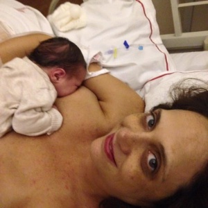 Atriz Letícia Isnard dá a luz sua primeira filha, Teresa