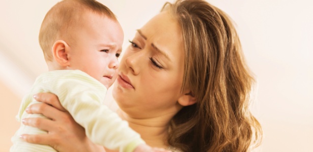 Antes de medicar o bebê, os pais devem avaliar o quanto as cólicas incomodam a família - Getty Images