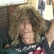 5.jan.2015 - Cercado por imagens icônicas do rock, Serguei descansa em um sofá na varanda de casa - Felipe Branco Cruz/UOL