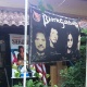 5.jan.2015 - Jardim em frente ao Templo do Rock exibe o símbolo da paz e imagens de bandas icônicas - Felipe Branco Cruz/UOL