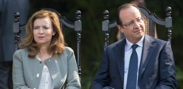 A jornalista Valerie Trerweiler e o presidente da França François Hollande em 2013 - Bertrand Langlois/AFP