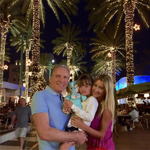 5.jan.2015 - Roberto Justus leva a filha Rafaella e a namorada, Ana Paula Siebert, para uma viagem à Miami, nos Estados Unidos, e mostra o momento no Instagram