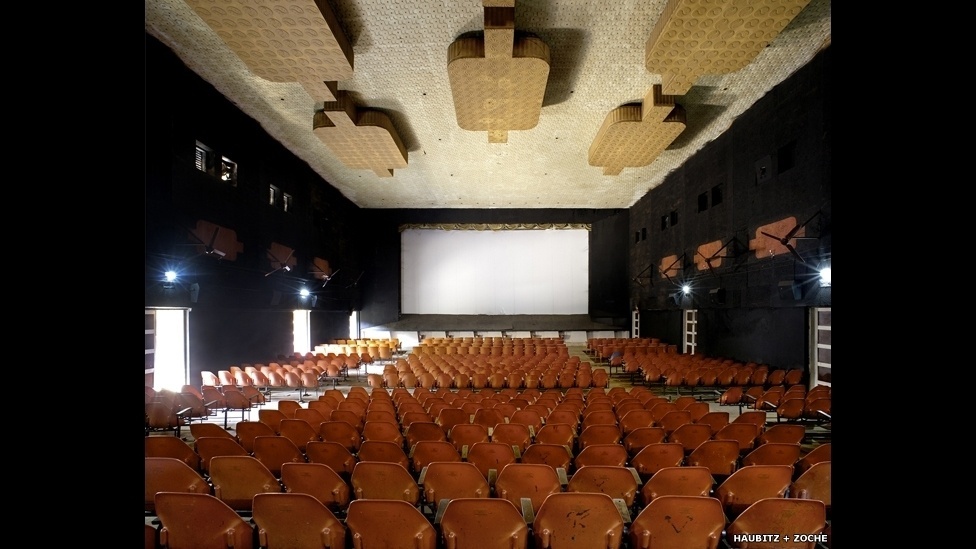 As fotógrafas alemãs Sabine Haubitz e Stefanie Zoche capturaram o estilo único dos cinemas do sul da Índia - Sabine Haubitz e Stefanie Zoche/BBC