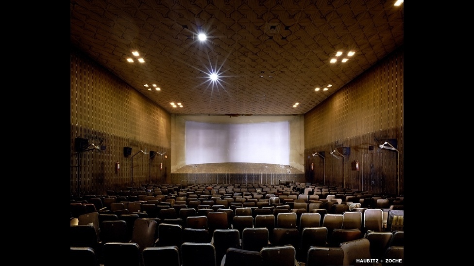 As fotógrafas alemãs Sabine Haubitz e Stefanie Zoche capturaram o estilo único dos cinemas do sul da Índia - Sabine Haubitz e Stefanie Zoche/BBC
