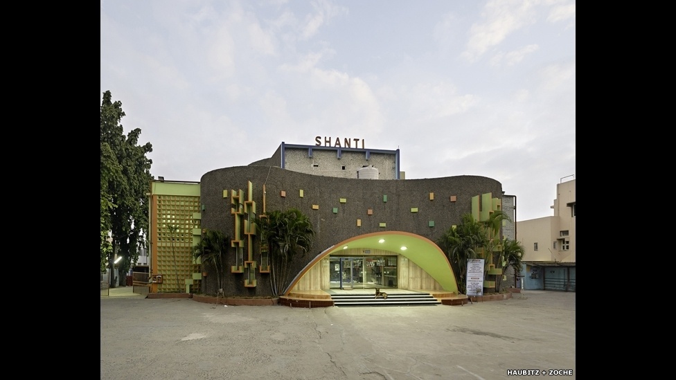 As fotógrafas alemãs Sabine Haubitz e Stefanie Zoche capturaram o estilo único dos cinemas do sul da Índia - Sabine Haubitz e Stefanie Zoche/BBC