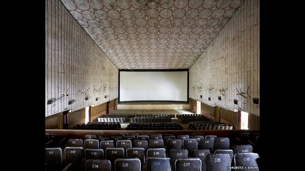 As fotógrafas alemãs Sabine Haubitz e Stefanie Zoche capturaram o estilo único dos cinemas do sul da Índia - Sabine Haubitz e Stefanie Zoche/BBC