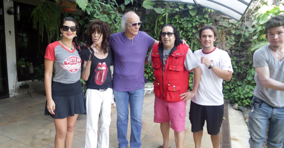 5.jan.2015 - Serguei grava cenas do filme na casa do Erasmo Carlos, na Barra da Tijuca, no Rio de Janeiro