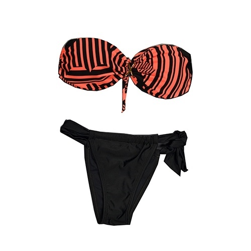 Biquíni com top estampado e calcinha preta, da Lojão do Brás. Preço: R$ 47. Informações: www.lojaodobras.com.br | Preço e disponibilidade pesquisados em janeiro de 2014 e sujeitos a alterações - Divulgação