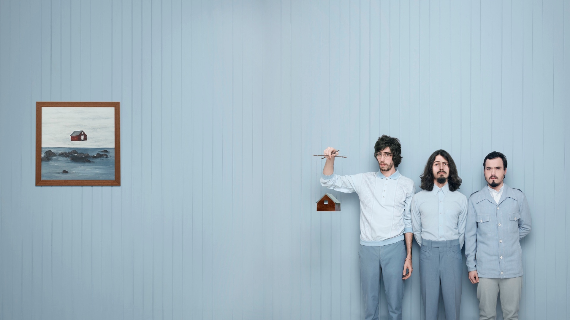 O grupo O Terno apresenta seu segundo disco em um show neste domingo (11), na Sala Adoniran Barbosa do Centro Cultural São Paulo, a partir das 18h. No repertório estão músicas como "Ai, Ai, Como Eu Me Iludo", "Cinza", "Desaparecido", "Vanguarda?", entre outras. O álbum está disponível para ouvir e baixar no site da banda www.oterno.com.br. Os ingressos custam R$ 20 (inteira). O Centro Cultural São Paulo fica na rua Vergueiro, 1000, Paraíso. - Willy Biondani Irma?s Fridman