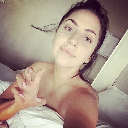 10.jan.2015 - Lady Gaga publica foto sem maquiagem em seu perfil no Instagram
