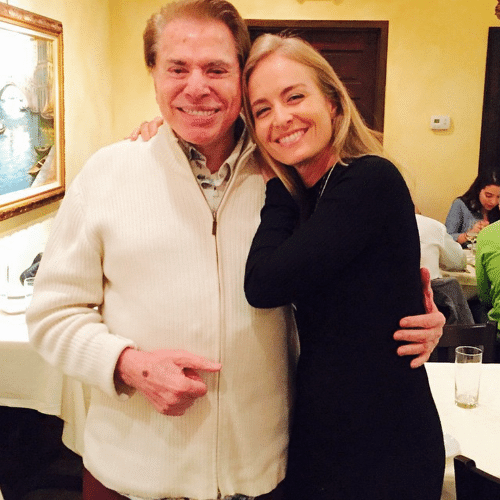 9.jan.2015 - Luciano Huck e Angélica jantam com Silvio Santos e tietam o apresentador, na noite desta sexta-feira