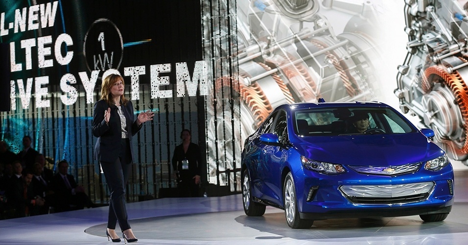 Mary Barra mostra novo Chevrolet Volt em Detroit - Rebecca Cook/Reuters