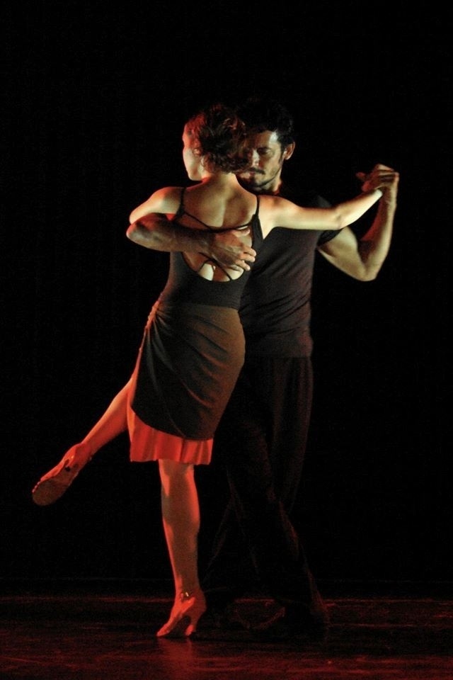 Rogério Alves, bailarino e fotógrafo que entrou no "BBB 15" dança tango