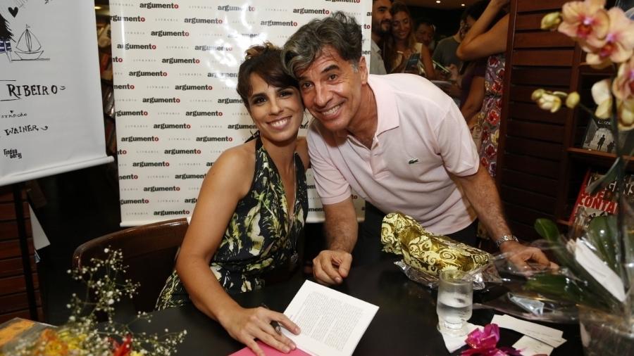 Paulo Betti posa com a ex-mulher, Maria Ribeiro  - Felipe Assumpção/AgNews