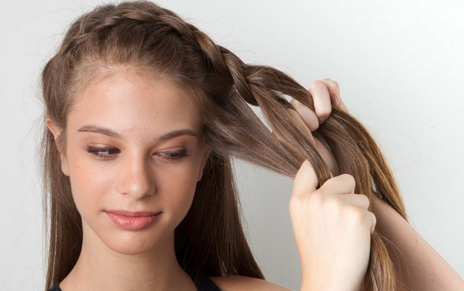 Cbelos de praia - trança e coque - Fabiano Cerchiari/UOL