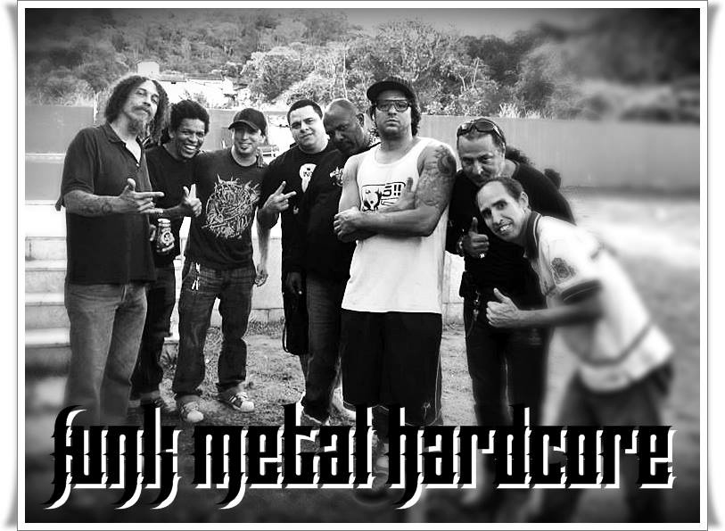 Mr. Catra com a banda e os técnicos de som - Reprodução/Facebook