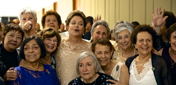 1º.jan.2015 - Dilma reencontra ex-companheiras da Torre das Donzelas durante a posse de seu segundo mandato - Divulgação/Susanna Lira
