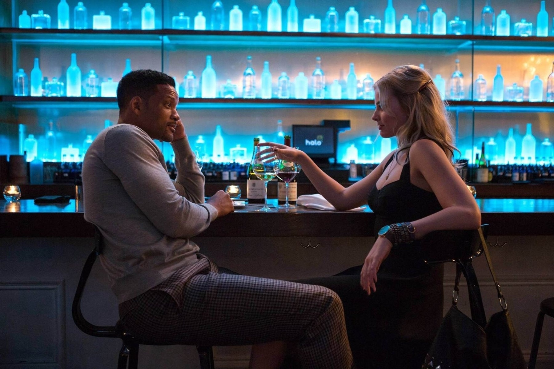 Will Smith e Margot Robbie em cena de "Golpe Duplo", de Glenn Ficarra e John Requa - Divulgação