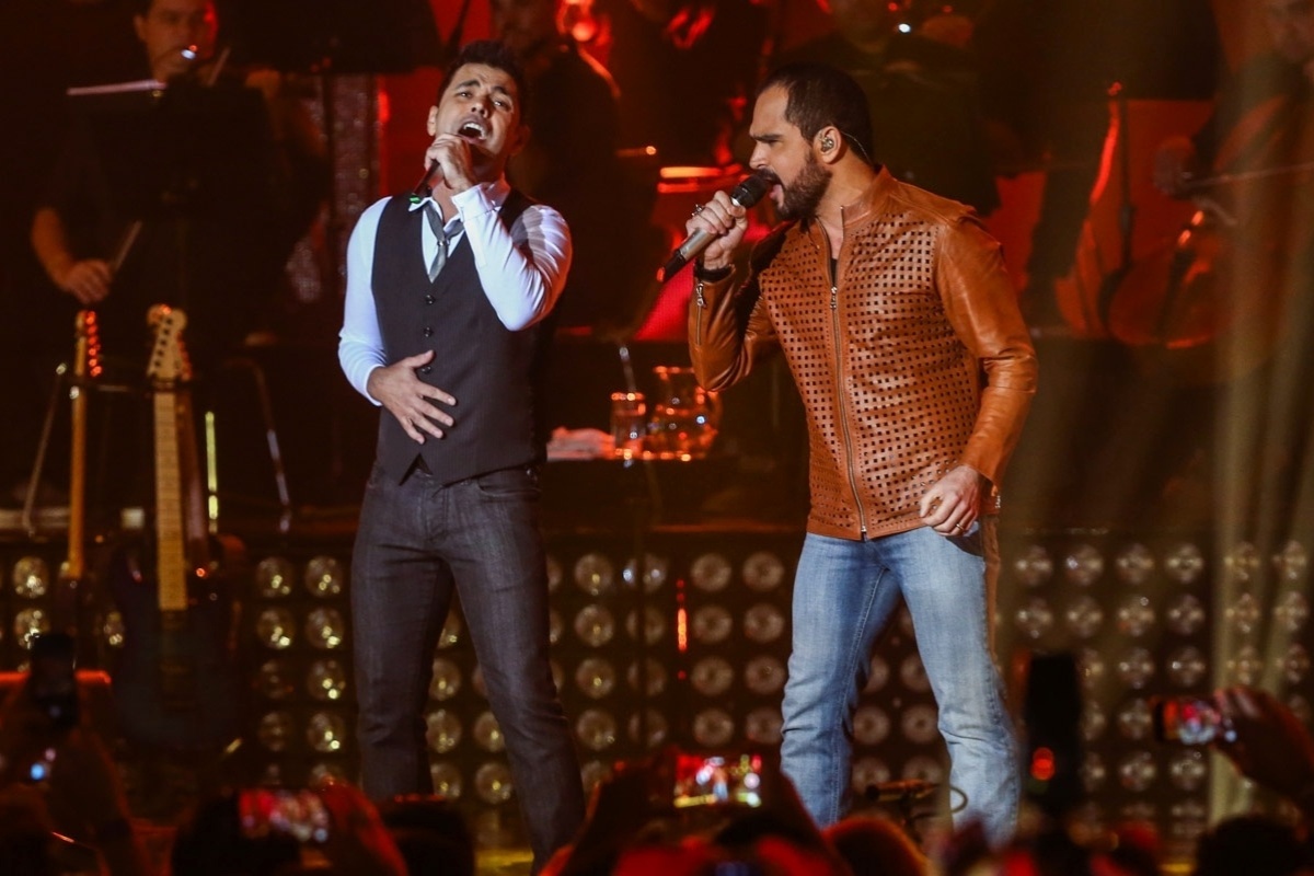 16.jan.2015 - Zezé di Camargo e Luciano gravam o novo DVD "Flores em Vida" no Citibank Hall, na zona sul de São Paulo, na noite desta sexta-feira - Manuela Scarpa/Photo Rio News