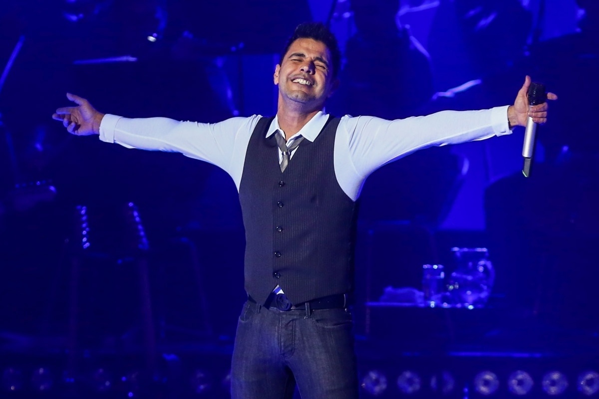 16.jan.2015 - Zezé di Camargo se empolga na gravação do novo DVD "Flores em Vida" no Citibank Hall, na zona sul de São Paulo, na noite desta sexta-feira - Manuela Scarpa/Photo Rio News