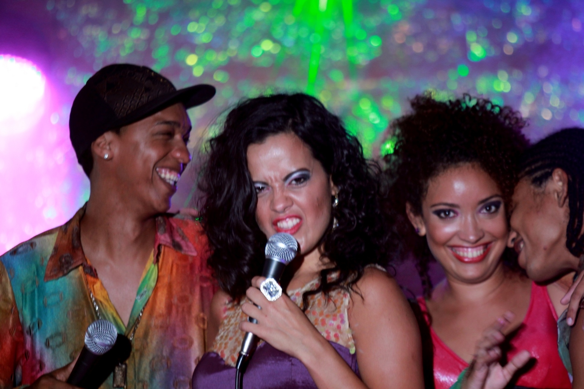 Cena de "Amor, Plástico e Barulho" - Divulgação