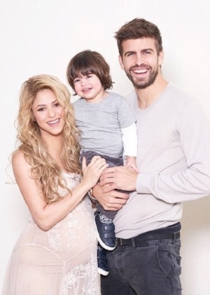 Shakira, na reta final da gravidez, com Piqué e o filho Milan