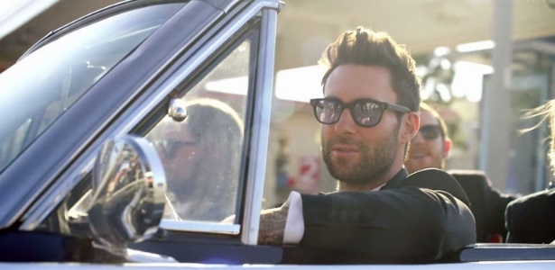 Adam Levine, do Maroon 5, no clipe da música "Sugar" - Reprodução