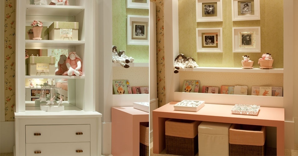 álbum com dicas de organização para o quarto da criança | Em frente à cama, no quarto de menina projetado por Silvana Lara Nogueira, uma vitrine estilo provençal acomoda mais bonecas e caixas com peças menores. Brinquedos como jogos ficam nas gavetas. No canto de leitura e atividades, uma bancada acopla dois cestos. Repare que a estrutura de marcenaria tem nicho para livros e forma uma prateleira mais fina para a exposição de objetos menores, como bonecas e enfeites - Montagem/Fotos Renato Elkis/Divulgação
