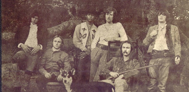 Baterista Dallas Taylor (primeiro da direita à esquerda) na capa de "Déjà Vu", clássico álbum do Crosby, Stills, Nash & Young, de 1970  - Divulgação
