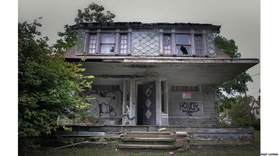 Em seu livro "13: An American Horror Story", o fotógrafo Seph Lawless reúne retratos de casas nos EUA que foram palcos de crimes e eventos trágico - Seph Lawless