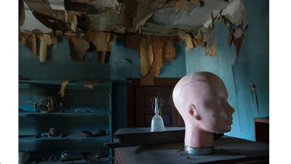 Em seu livro "13: An American Horror Story", o fotógrafo Seph Lawless reúne retratos de casas nos EUA que foram palcos de crimes e eventos trágico - Seph Lawless