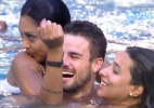 Beijos, danças e brincadeiras; veja os brothers aproveitando a piscina do "BBB15" - Reprodução/ TV Globo