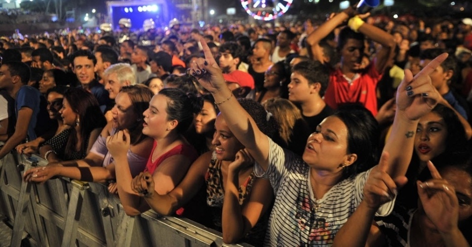 22.jan.2015 - Claudia Leitte se apresenta no Festival de Verão 2015, em Salvador, na noite desta quinta-feira