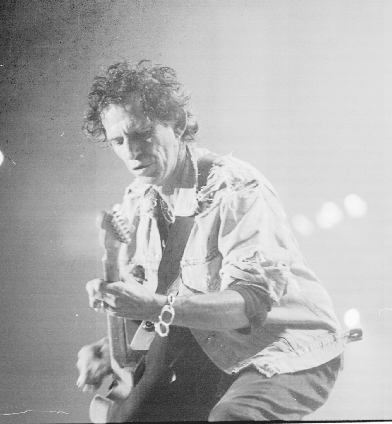 28.jan.1995 - O guitarrista Keith Richards durante o segundo show dos Rolling Stones no estádio do Pacaembu - Cesar Itiberê/Folhapress