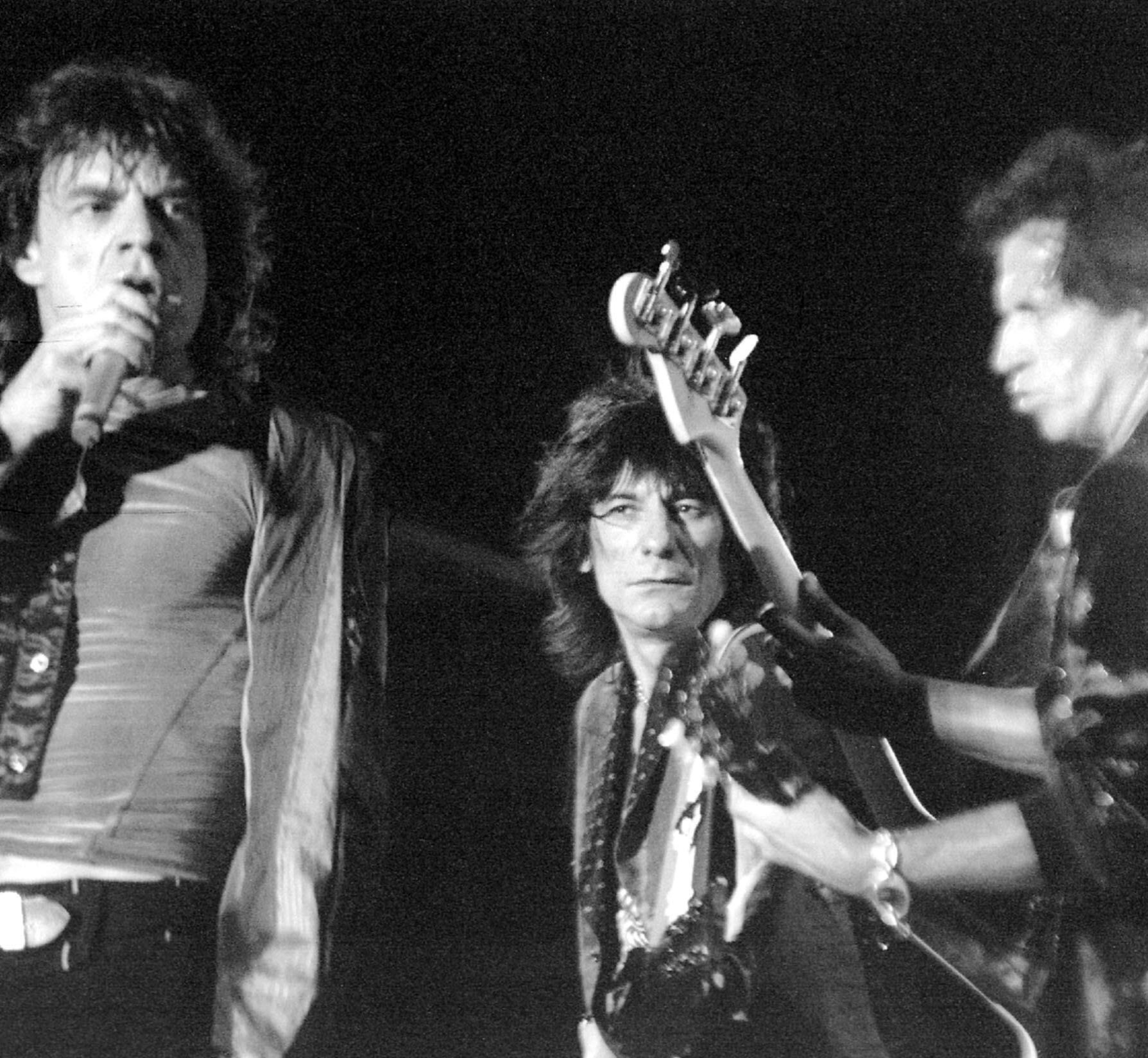 Mick Jagger, Ron Wood e Keith Richards durante show do Rolling Stones no estádio do Pacaembu, em São Paulo, em 27 de janeiro de 1995 - Otávio Dias de Oliveira/Folhapress