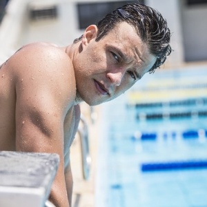 Nando Rodrigues é o nadador Ricardo em "Alto Astral"