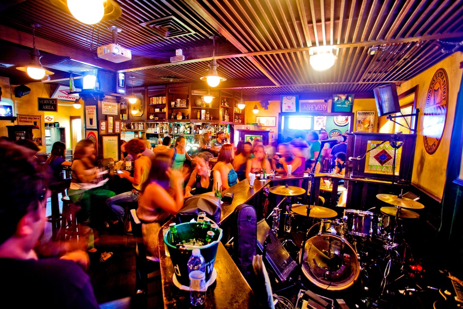 Ambiente do bar All Black, que transmite o Super Bowl neste domingo (1º) - Divulgação