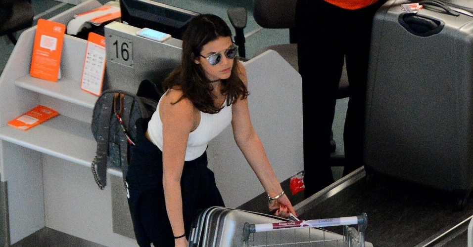 30.jan.2015 - Quem também passou pelo aeroporto Santos Dumont nesta sexta-feira (30) foi a atriz Bruna Marquezine