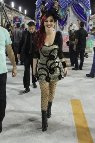 31.jan.2015 - A atriz Josie Pessoa na Sapucaí no Rio de Janeiro