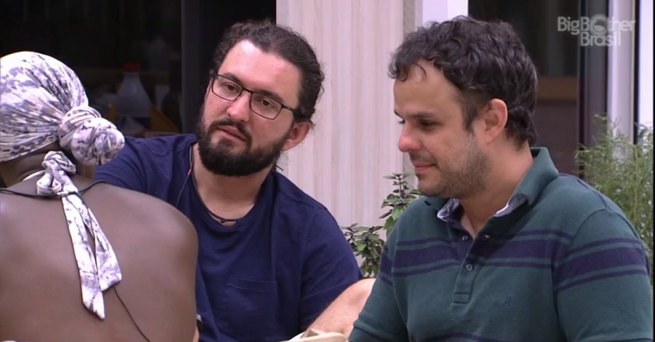 2.fev.2015 - A animação toma conta dos brothers na início da tarde desta segunda-feira (2), no "BBB15