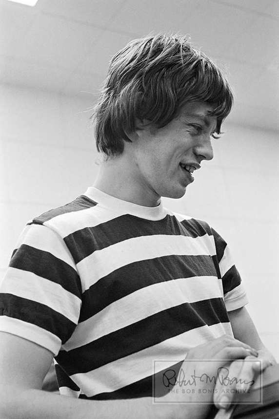 Coleção de fotos raras dos Beatles e dos Rolling Stones durante turnês nos EUA, na década de 1960, está à venda no eBay. Na imagem, Mick Jagger em estúdio da RCA, em Hollywood, 1965 - Bob Bonis/eBay