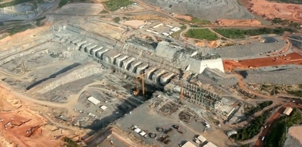 A construção de barragens, como a da hidrelétrica de Belo Monte, intensificam conflitos de água no país - Reprodução/TV Folha