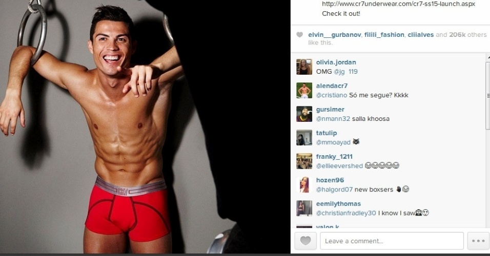 3.fev.2015- Cristiano Ronaldo mostra abdômen definido em bastidores de campanha de cuecas que levam o seu nome. Ao publicar a foto em seu Instagram, o craque recebeu dezenas de elogios